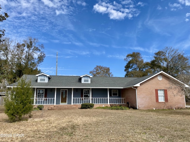 view of front of house featuring a porch and a front yard