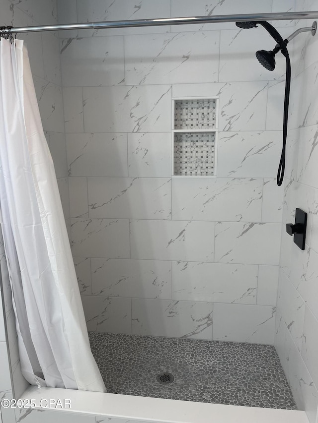 bathroom with curtained shower