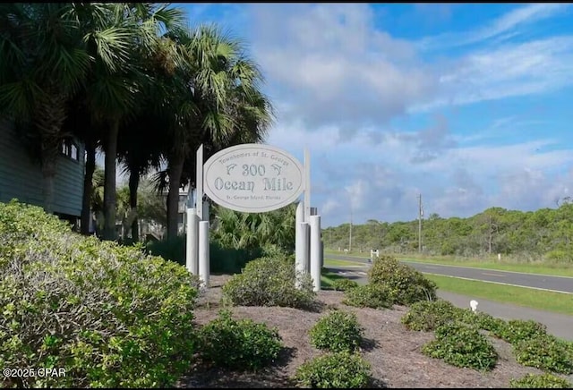 view of community / neighborhood sign