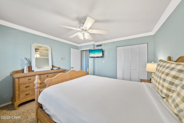 bedroom featuring ceiling fan, carpet flooring, baseboards, a closet, and crown molding