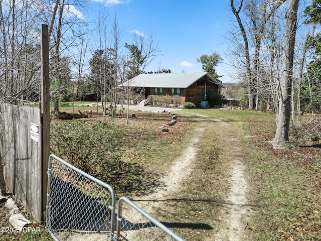 view of front of house with driveway and fence