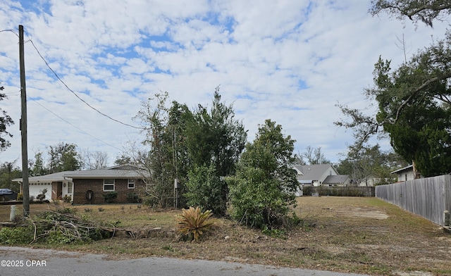 Listing photo 3 for 812 Mississippi Ave, Lynn Haven FL 32444