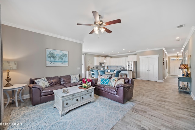 living room featuring crown molding, light hardwood / wood-style floors, and ceiling fan