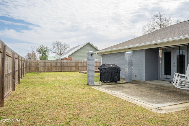 view of yard featuring a patio