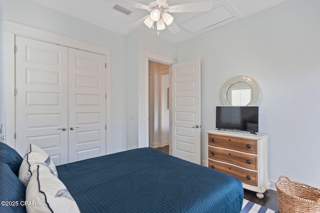 bedroom featuring dark hardwood / wood-style floors, a closet, and ceiling fan