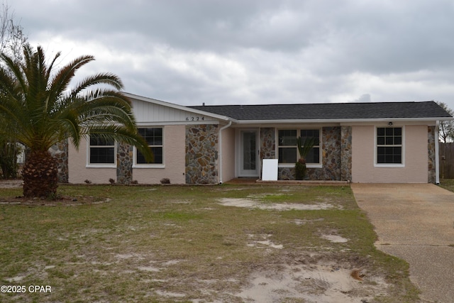 ranch-style home with a front yard