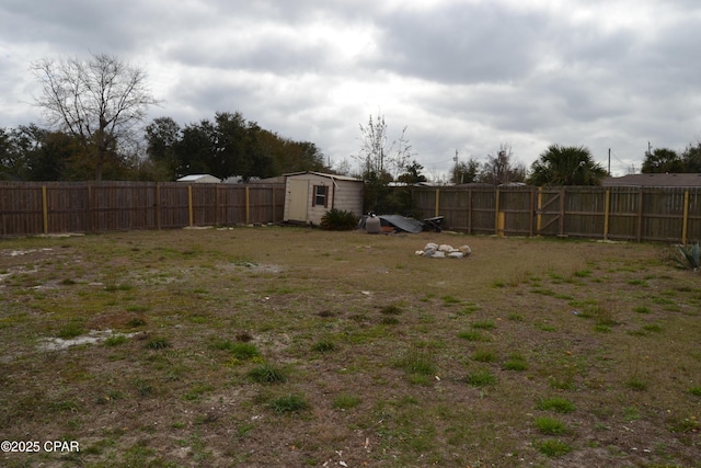 view of yard with a storage shed