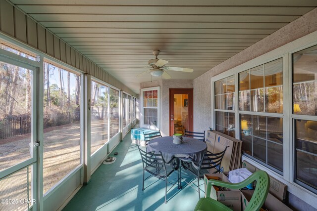 sunroom featuring ceiling fan