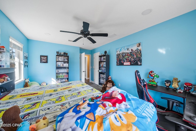 bedroom featuring ceiling fan