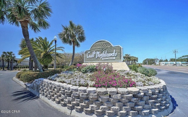 view of community / neighborhood sign