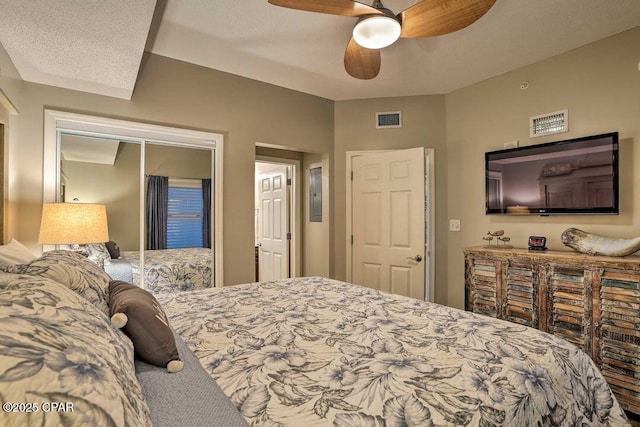 bedroom featuring a textured ceiling and ceiling fan