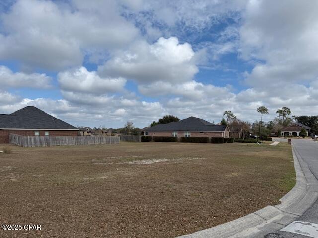 Listing photo 3 for 202 Lakeview Ter, Lynn Haven FL 32444