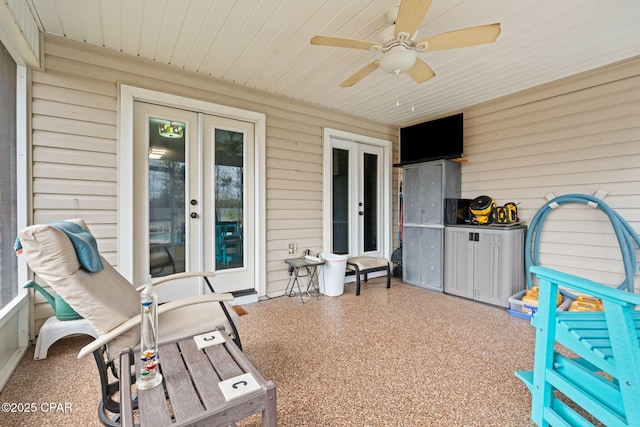 view of patio featuring a ceiling fan