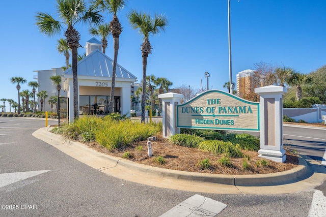 view of community / neighborhood sign