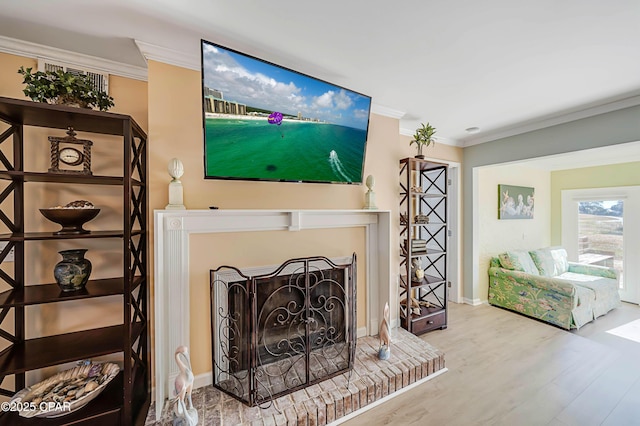 living room with crown molding and hardwood / wood-style floors