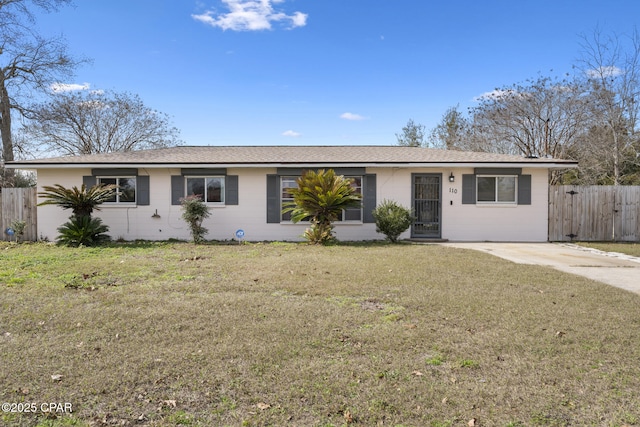 ranch-style home featuring a front lawn