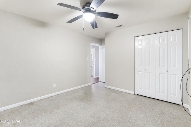 unfurnished bedroom with ceiling fan and a closet