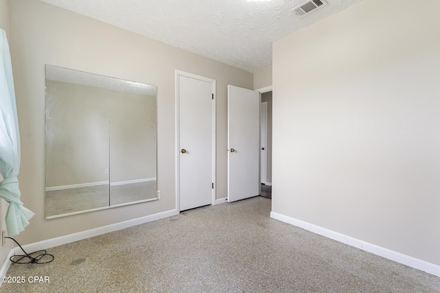 unfurnished bedroom featuring a textured ceiling