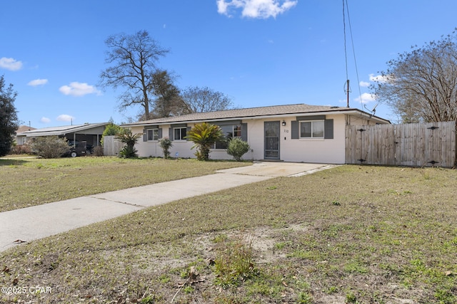 single story home featuring a front lawn