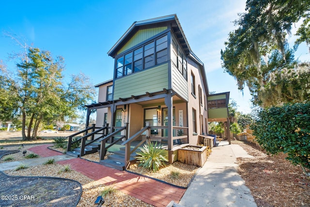 view of front of property featuring a porch