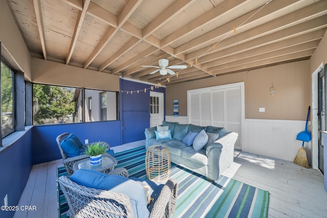 sunroom / solarium featuring ceiling fan