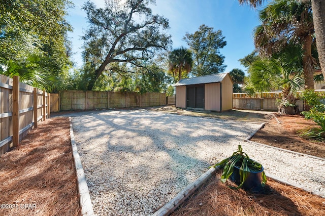 view of yard with a storage unit