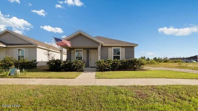 view of front of house with a front yard