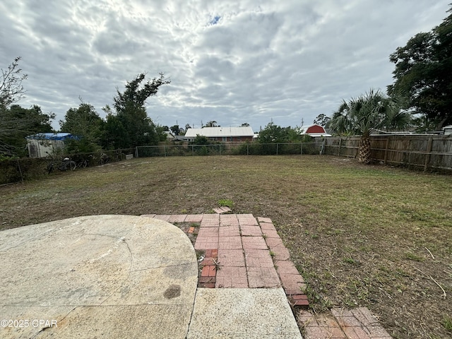 view of yard featuring a patio