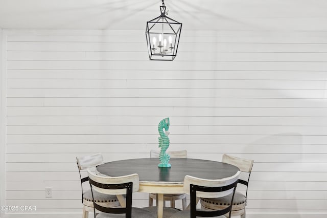 dining area with a notable chandelier