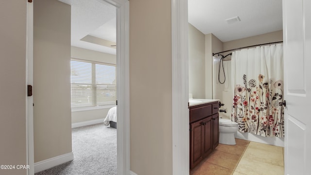 full bath with baseboards, visible vents, toilet, shower / bath combination with curtain, and vanity