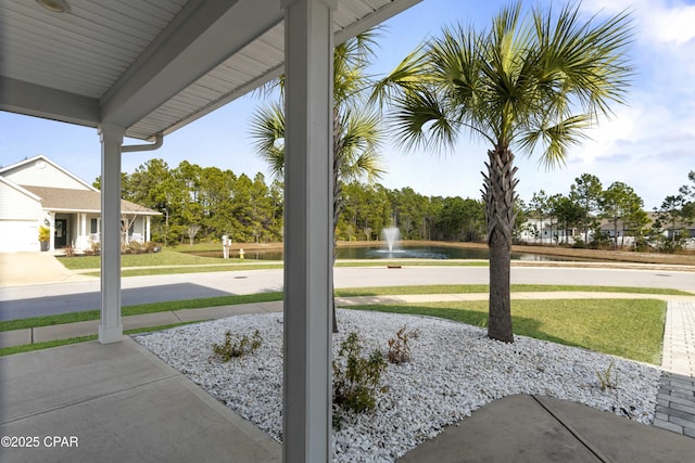 view of yard featuring a water view