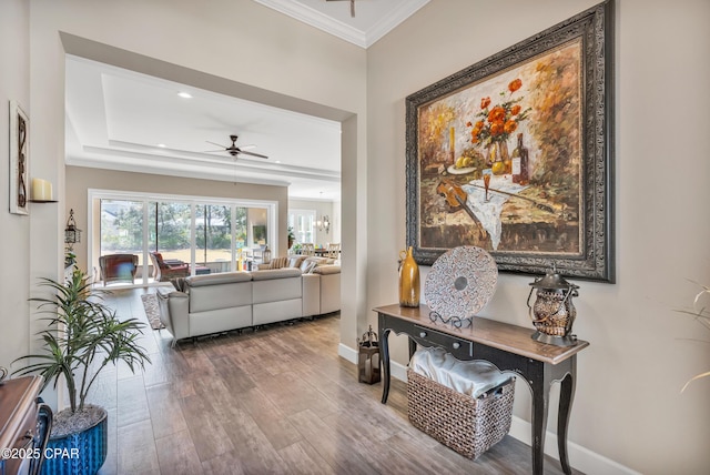 living area with baseboards, ceiling fan, wood finished floors, crown molding, and recessed lighting