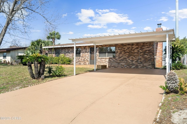 view of front facade with a front lawn