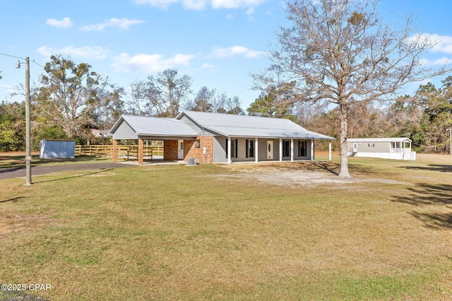 view of front of house featuring covered porch and a front lawn