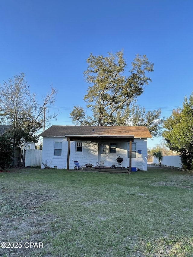 back of house featuring a yard