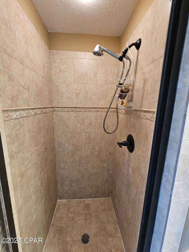 4408 Bylsma Cir, Panama City, FL 32404 - full bath with a tile shower and a textured ceiling