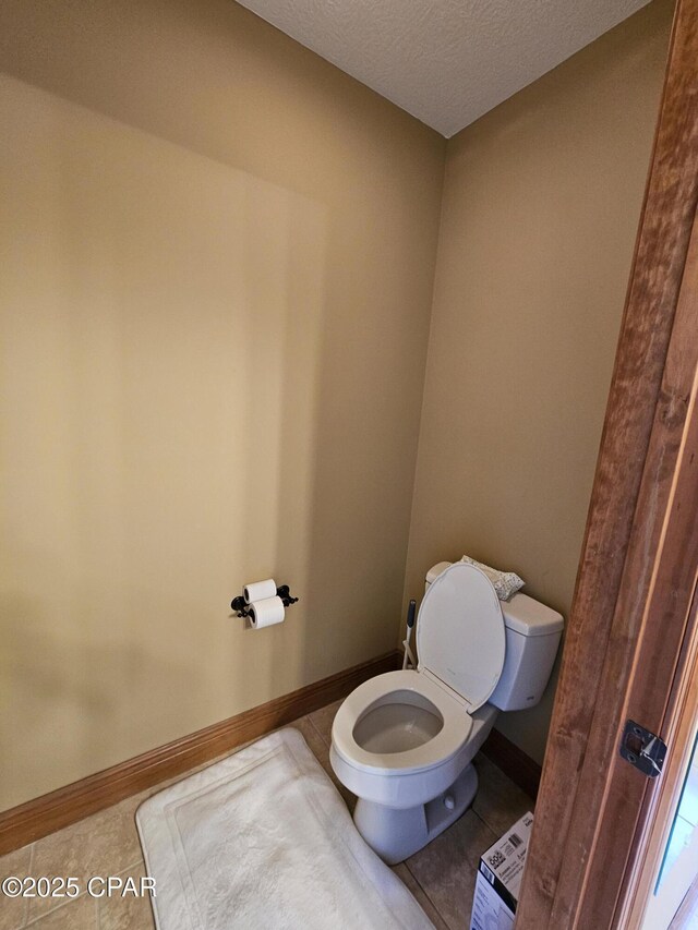 4408 Bylsma Cir, Panama City, FL 32404 - bathroom with toilet, baseboards, and a textured ceiling