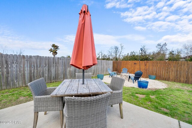 view of patio featuring a fire pit