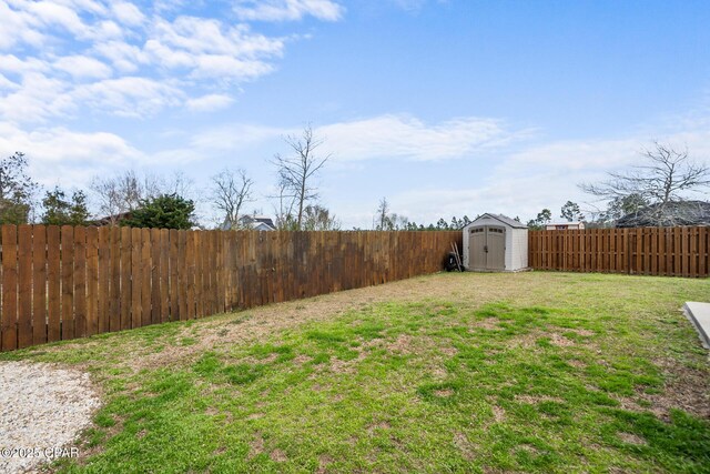 view of yard with a storage unit