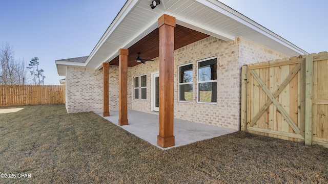 exterior space with ceiling fan