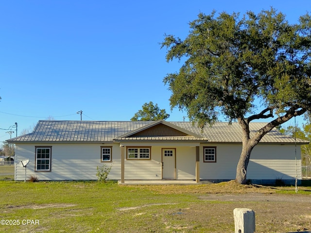 ranch-style home with a front yard