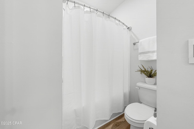 196 Martingale Loop, Lynn Haven, FL 32444 - full bath with wood finished floors and shower / tub combo with curtain