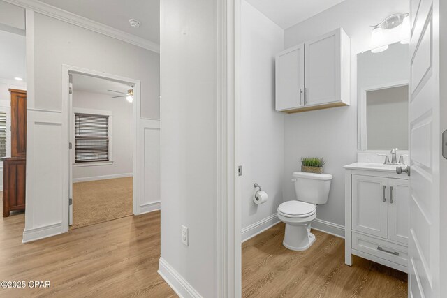 196 Martingale Loop, Lynn Haven, FL 32444 - bathroom with wood finished floors, ceiling fan, vanity, and crown molding