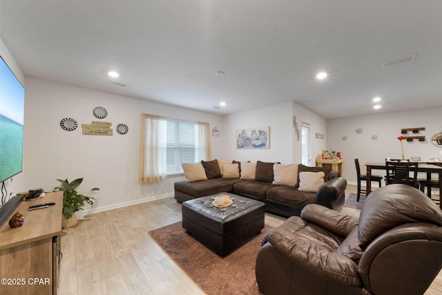 living area featuring recessed lighting, visible vents, baseboards, and light wood-style flooring