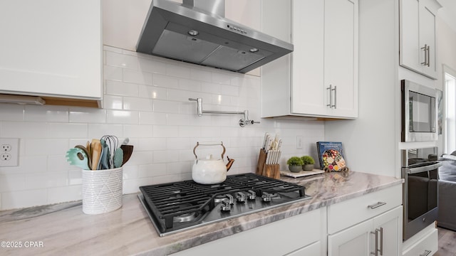 150 Grande Pointe Cir, Inlet Beach, FL 32461 - kitchen featuring extractor fan, stainless steel appliances, white cabinets, backsplash, and wood finished floors