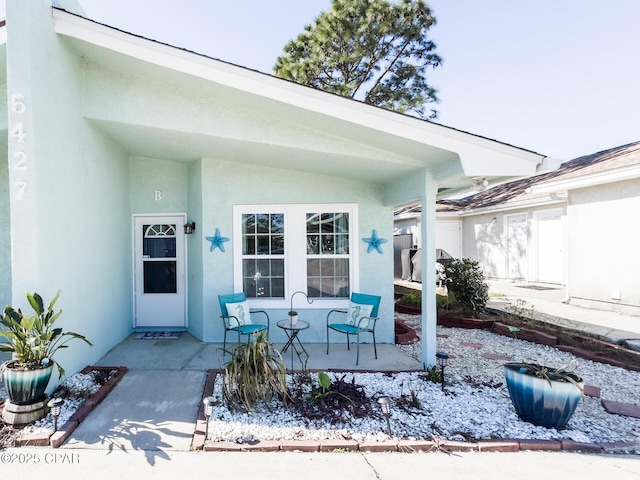 property entrance featuring stucco siding