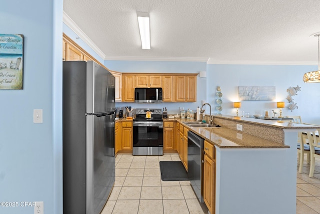 kitchen featuring crown molding, appliances with stainless steel finishes, a peninsula, light tile patterned flooring, and a sink