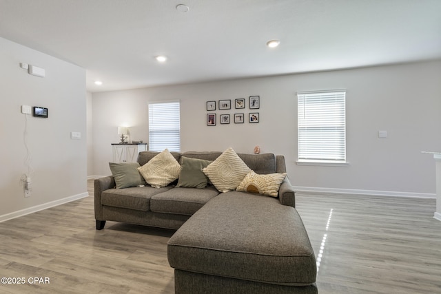 living room featuring light wood-style floors, baseboards, and recessed lighting