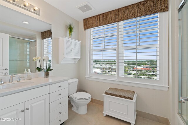 bathroom with a wealth of natural light, visible vents, and tiled shower