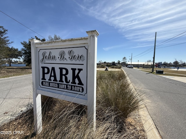view of community / neighborhood sign